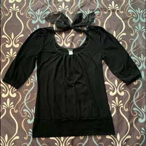 Maurice’s shirt size large